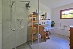 modernisiertes Badezimmer