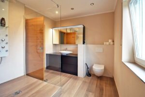 Badezimmer mit Dusche