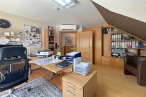 Bürozimmer im OG