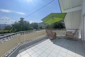 Balkon mit sonnigem Weitblick