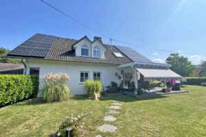 Terrasse mit Grünfläche