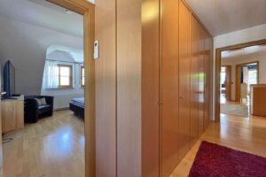 Durchgangszimmer als Ankleide