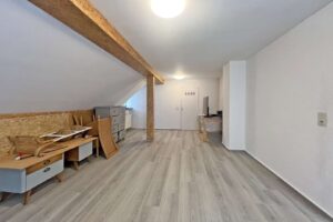 großes Schlafzimmer im OG