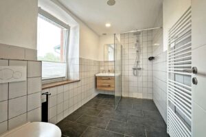 modernes Badezimmer im 1.OG