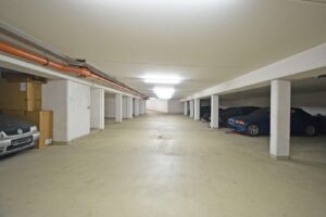 Tiefgarage (mögl. Anmietung)