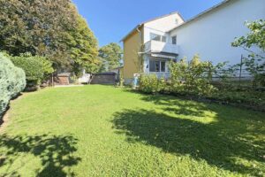 Blick vom Garten Richtung Haus