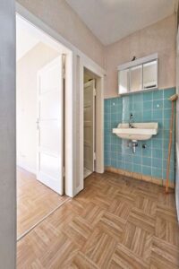 Flur mit Waschbecken 1.OG Nr. 24