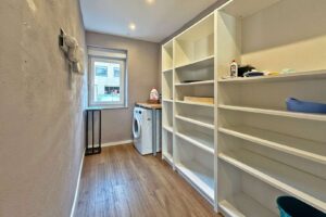 Vorrats- & Hauswirtschaftraum an der Küche