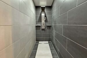 große Dusche im Bad EG