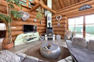 Wohnzimmer mit Zugang zur Terrasse