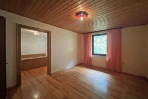 Schlafzimmer OG links