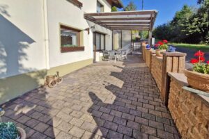 Terrasse vor Haus Ansicht 2