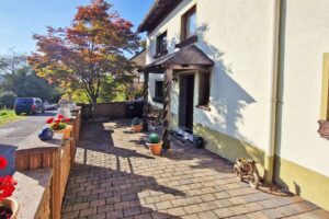 Terrasse vor Haus Ansicht 1