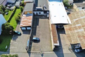 Ansicht Parkplatz und Liefereingang