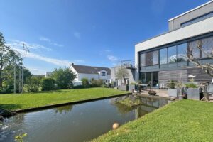 Schön angelegter Garten