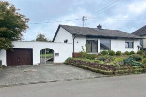 Charmantes Einfamilienhaus mit Garten