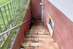 Außentreppe mit separatem Kellerzugang