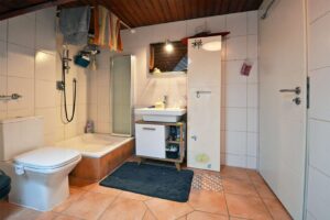 Tageslichtbad mit Dusche