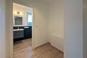 Diele / Garderobe vor dem Gäste WC