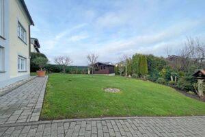 Weitläufiges Grundstück