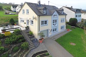 Großes Einfamilienhaus