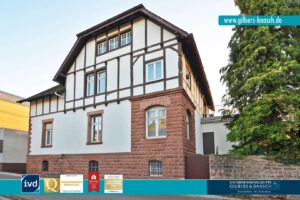 Straßenansicht der Immobilie