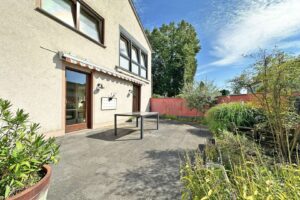 große Terrasse am Wohnbereich