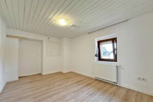 Ankleidezimmer oder Büro OG