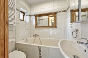 erstes Badezimmer im EG