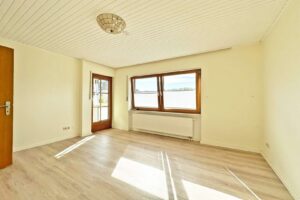 Schlafzimmer im OG mit Zugang zum Wohnzimmer