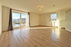 großer, heller Wohn- und Schlafbereich