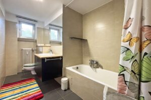 Tageslichtbad zur Linken