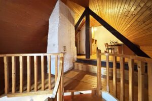 zum Teil ausgebauter Dachboden