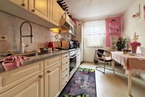 Küche mit Essbereich