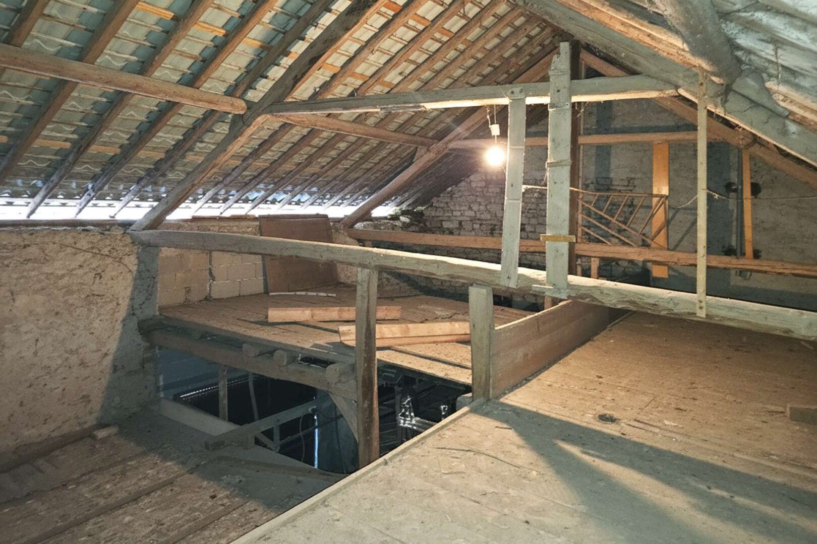 unausgebauter Dachboden