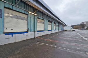 Anlieferung über Sektionaltore