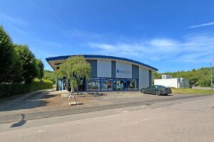 Parkplätze vor dem Haupteingang