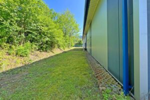 Blick neben die Halle