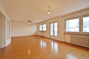 Wohn-/Essbereich mit Balkon