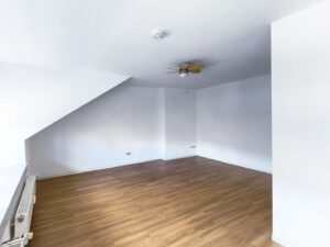 Großer Büroraum im 4. OG – Blick zum Eingang