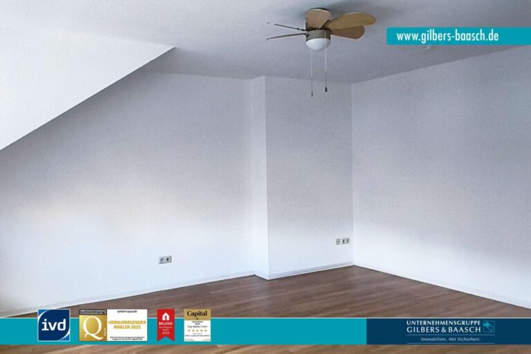 Großer Büroraum im 4. OG _ Blick zum Eingang