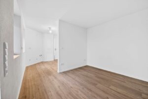 Blick in Richtung Schlafbereich und Küche