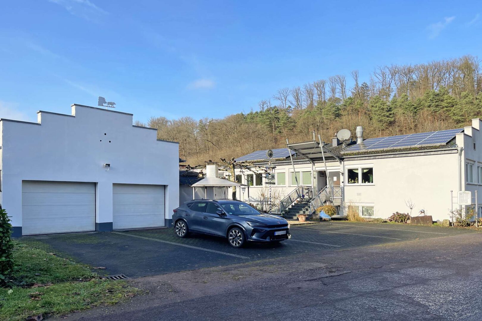 Nebenflächen und Garagen