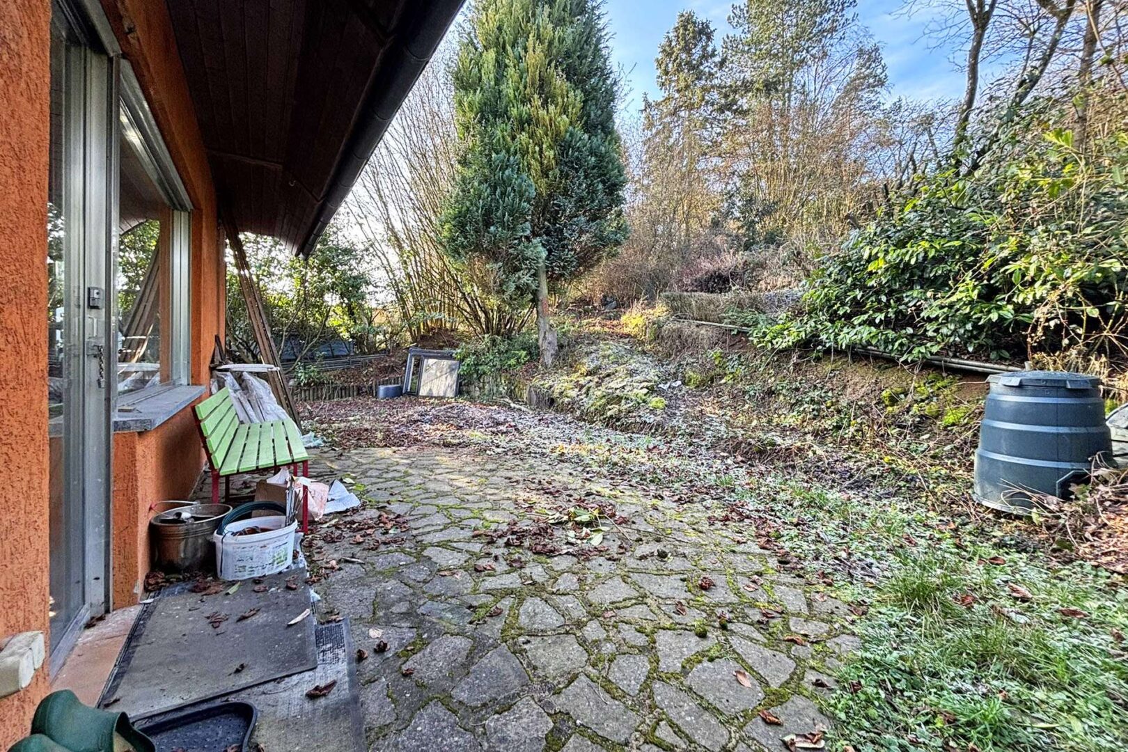 Freisitz hinter dem Haus