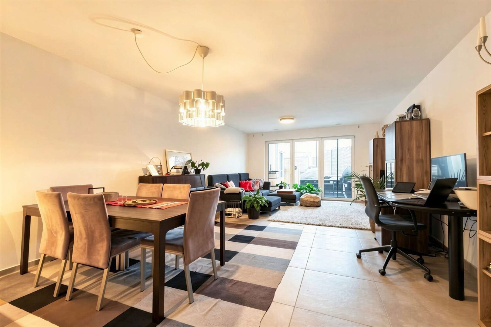 helles Wohn- und Esszimmer