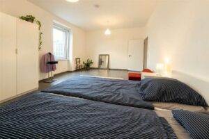 Großzügiges Schlafzimmer