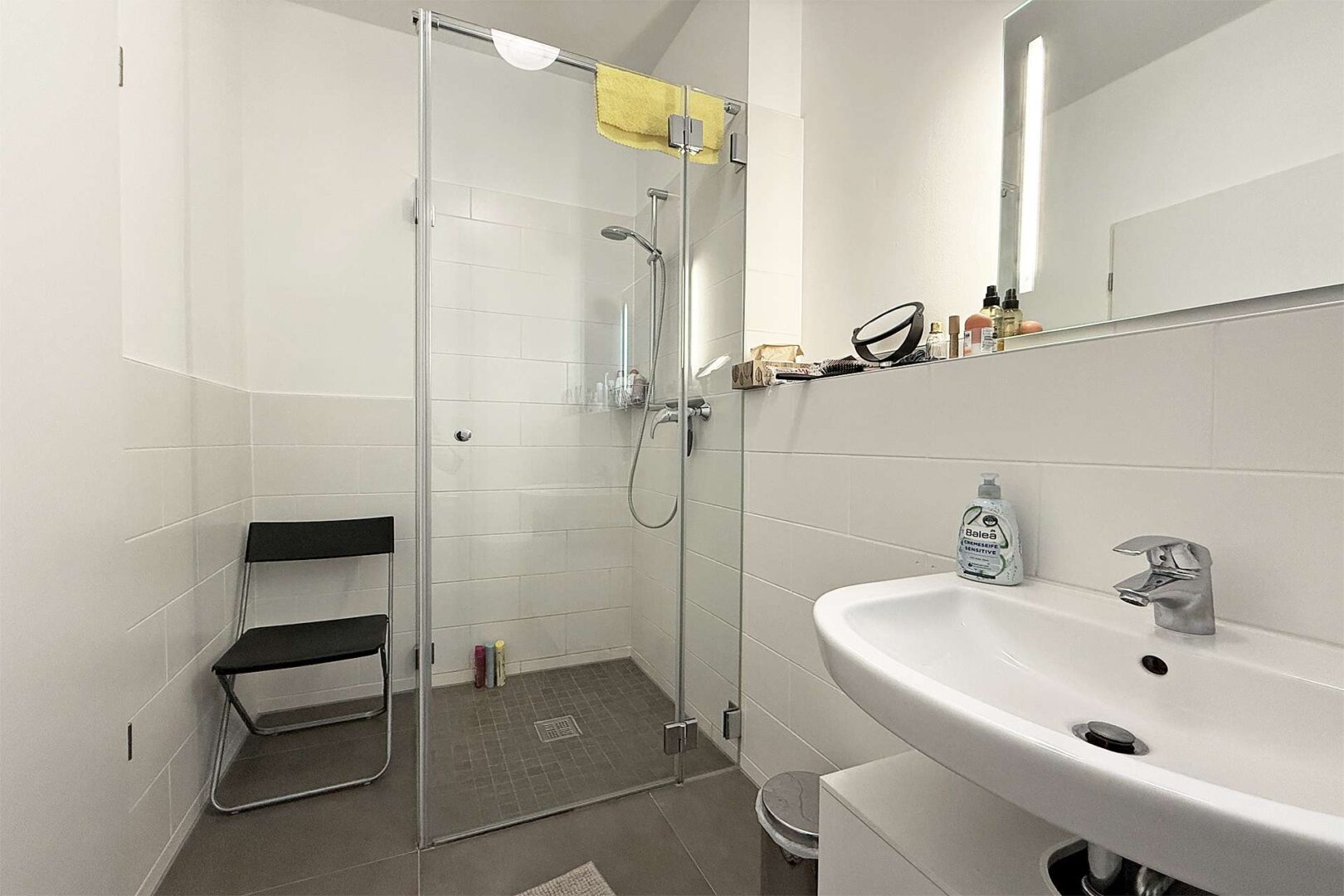 Badezimmer mit Dusche