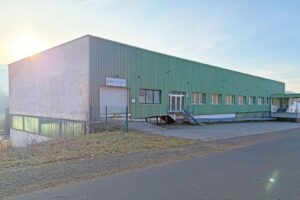 In unmittelbarer Nähe zur Autobahn