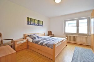 Schlafzimmer (EG)