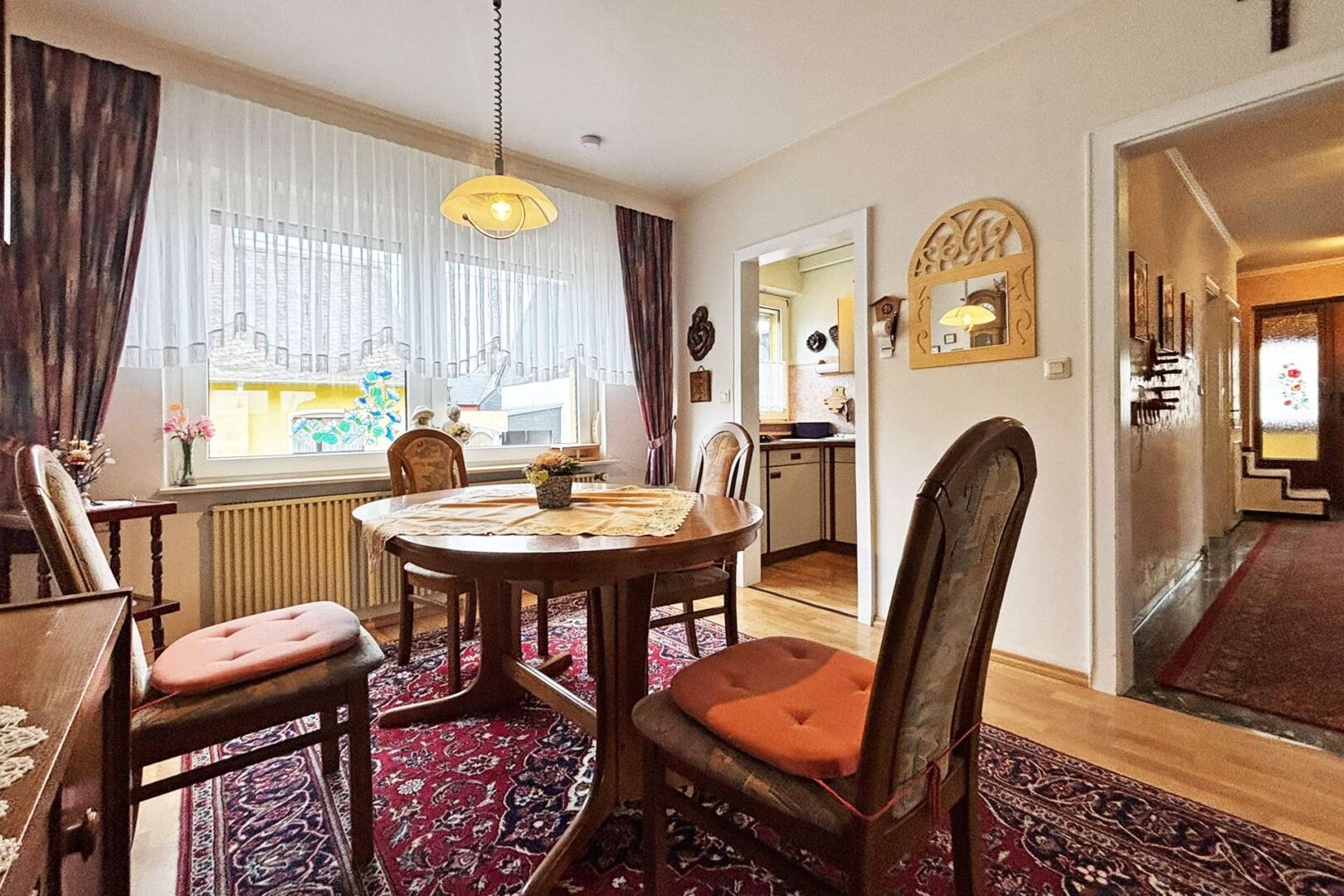 Essbereich mit Küche